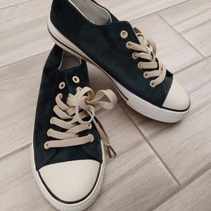 Lihuipai Fali Dazlo NWOB Dark Green Velvet Fabric Sneakers.  Size 6.5  ( EU 36 )